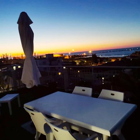 Апартаменти La Terrazza Фальконара-Мариттіма Екстер'єр фото