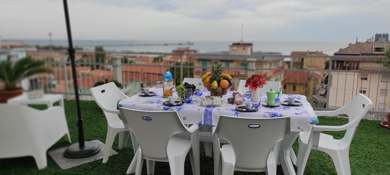 Апартаменти La Terrazza Фальконара-Мариттіма Екстер'єр фото