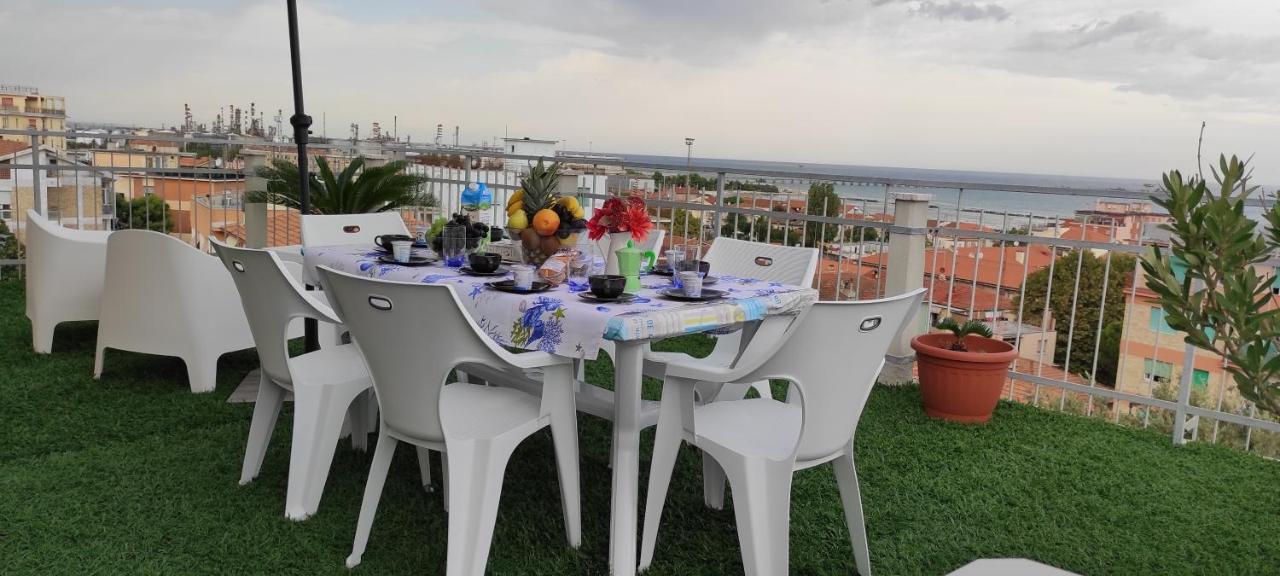 Апартаменти La Terrazza Фальконара-Мариттіма Екстер'єр фото