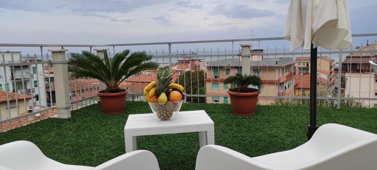 Апартаменти La Terrazza Фальконара-Мариттіма Екстер'єр фото